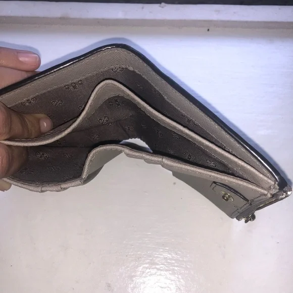 Tory Burch “Robinson” Mini Bi-food wallet - Picture 4 of 4